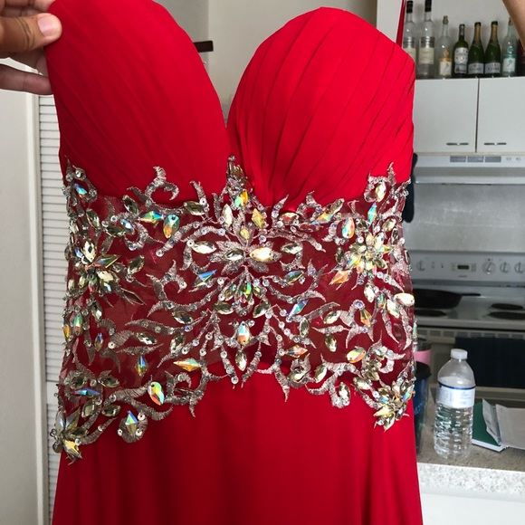 Wore this dress to prom few years ago. - Picture 2 of 8